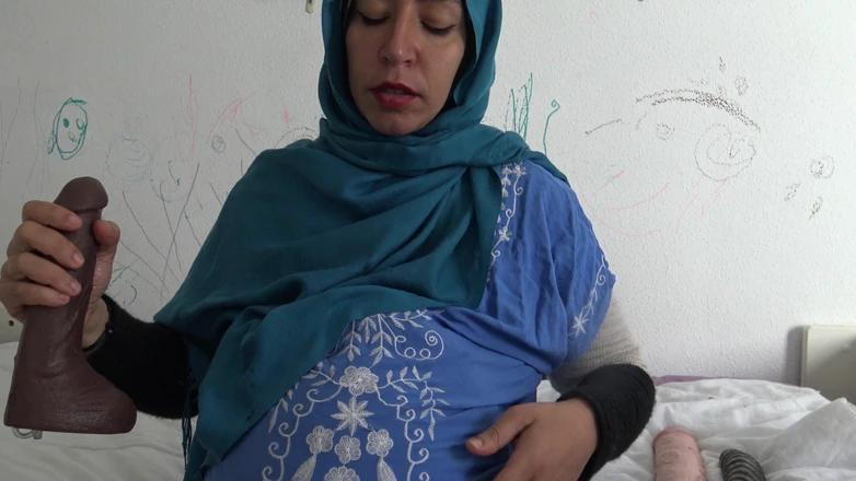 Souzan Halabi: Puta argelina quer foder todos os dias enquanto está grávida