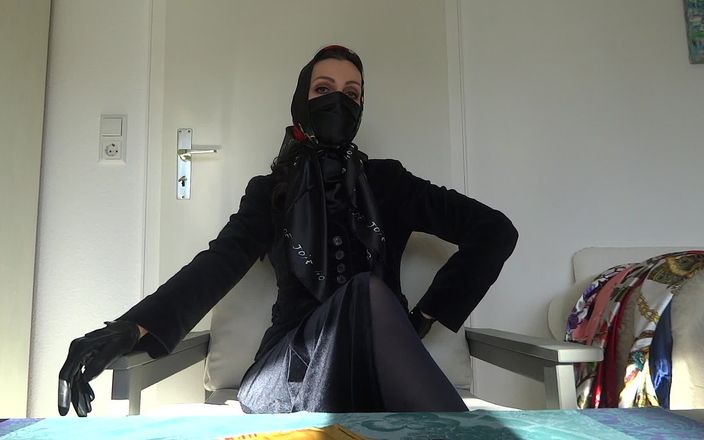 Lady Victoria Valente: Sjaal masker fetisj dag!