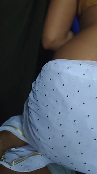 La follé mientras estaba sentada sobre mí