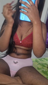 Une Étudiante Indienne De 18 Ans