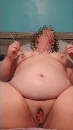 Good Girl McDuck: Squirting Pussy From Paint Brushes on Nipples