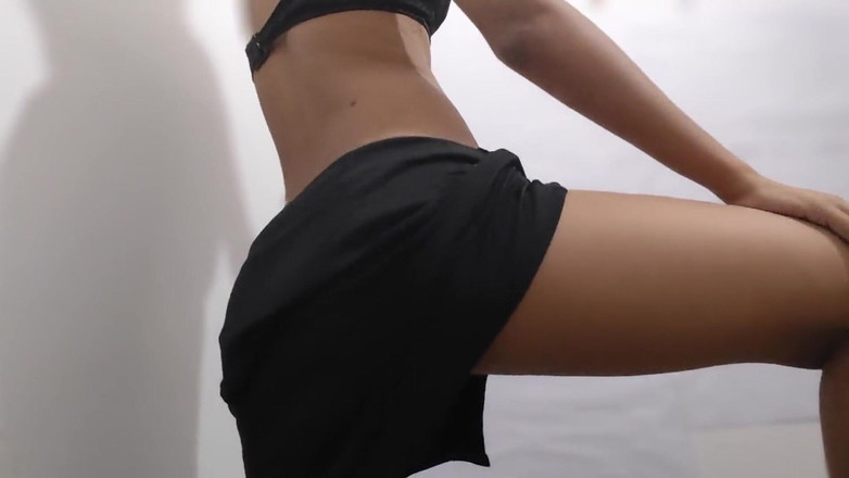 desigirl93: Một vũng nước của chất nhờn ra khỏi âm hộ của...