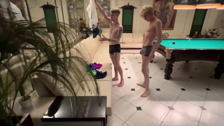 Ethan Lestray: Guys Guys with Big Dicks Have Fun in the Sauna,...