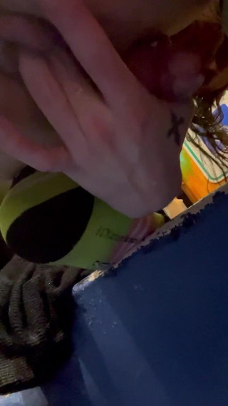 Nordic roots anal solo: Parmakla sikişen göt deliği