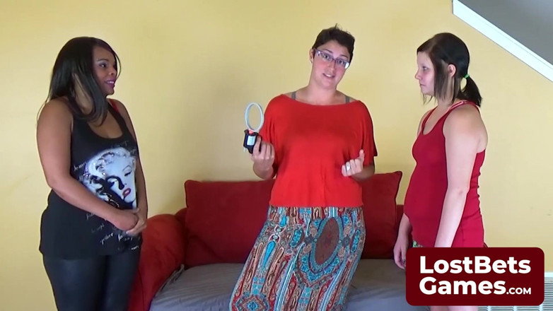 Lost Bets Games: A melhor perdedora da roleta grega abre as pernas