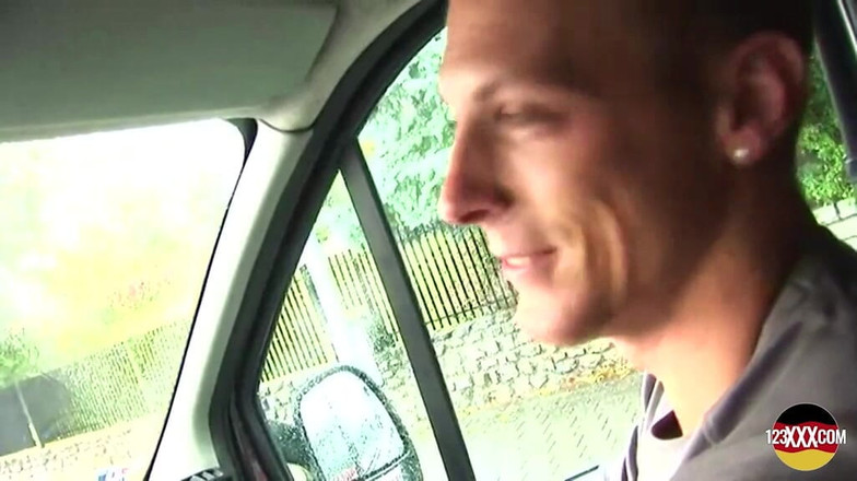 123XXX - Fucked Amateurs in Germany!: Junger hengst holt eine heiße brünette zum ficken in einem...