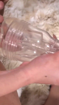 TS Amanda Taylor fucks her fleshlight