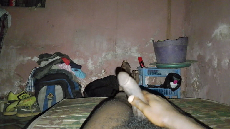 Masturbator emmy: आपके लंड को बिस्तर में खुशी की जरूरत है