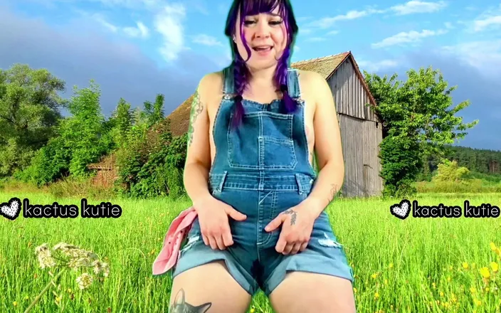 Kactus kutie: Farmer's Stepdaughter Pees and Cums for Y'all