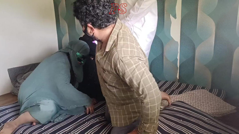 Pstarindia123: Two Muslim Bhabhis Wearing Burqas Got Fucked Together in Forced...