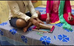 Giáo viên tình dục đầu tiên của tôi là Sathi Bhabhi và cô ấy đang đụ học sinh của mình để học tiếng Anh.