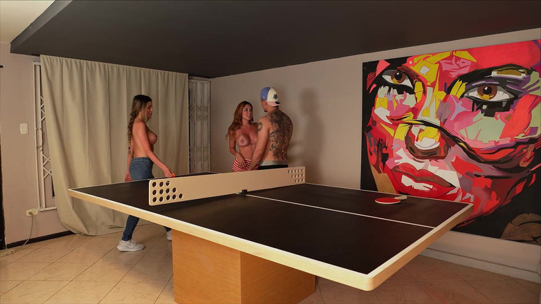 Ambar Prada: Eftermiddag med pin pong med Sara Blonde slutar med trekant,...