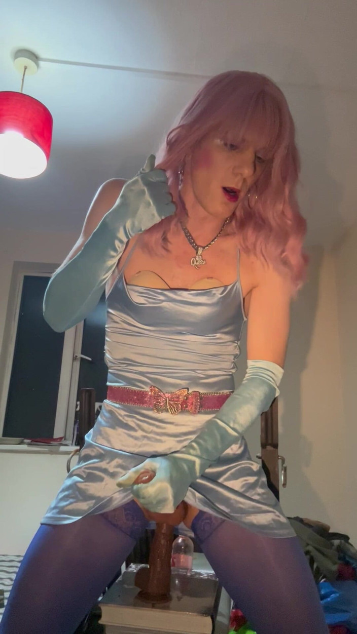 Jessica silk: Jess Silk jeździ jej dildo