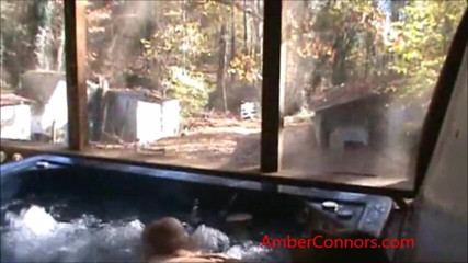 Amber Connors: Bersantai di tab mandi panas