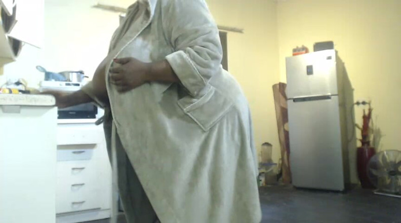 Legendary Booty Overdose: BBW Che Allatta Si Spoglia E Si Strofina Il Clitoride