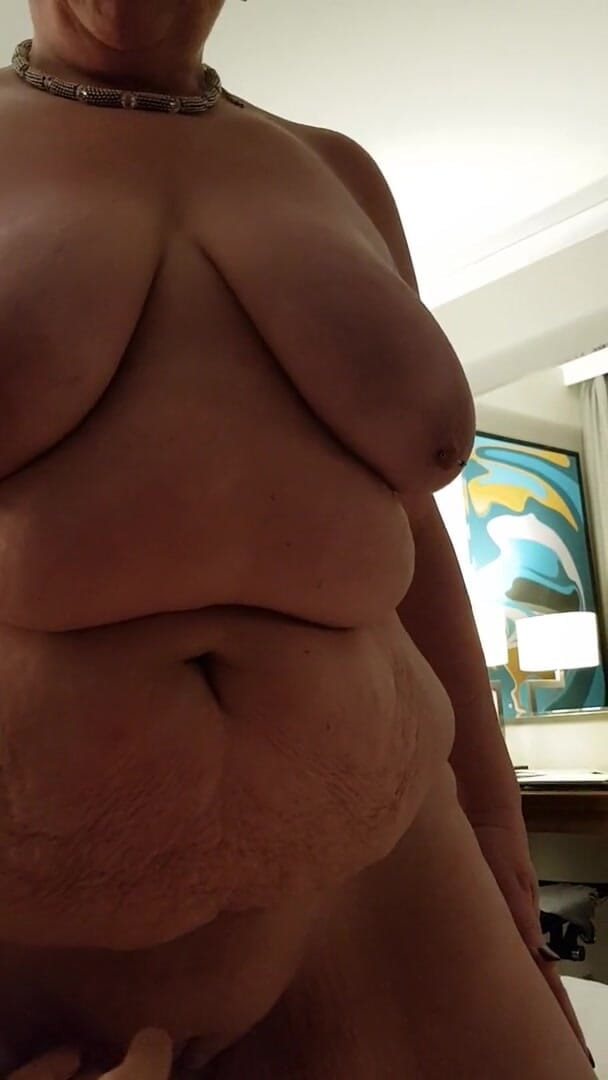 Uk Joolz: Desnuda chupando polla y apretada del vientre