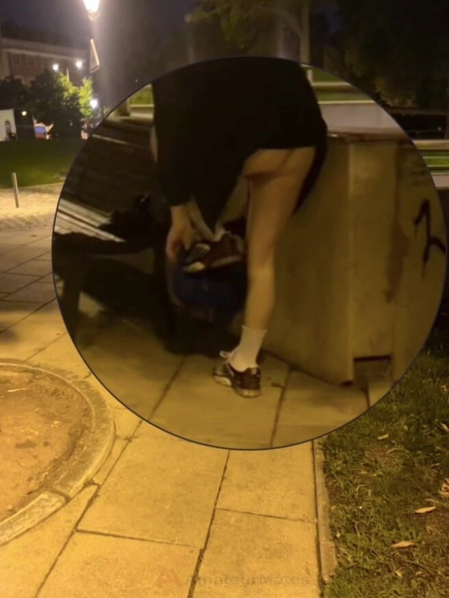 AmateurMates: Паренька Застукали Переодевающейся В Парке В Любительском Видео, Засветив Его Задницу