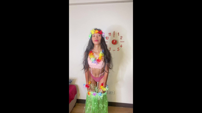 creamberryfairy: Hawaiian Strip Dance