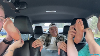 Ticklish Chubs: Snyft: 발로 지불하는 밀루스