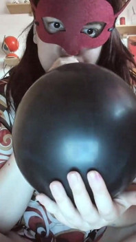 Dominio in Lattice Nero: Gonfiaggio Del Pallone Gigante E Frizione Sensuale Di Nicoletta (pov Looning & Cigolii)