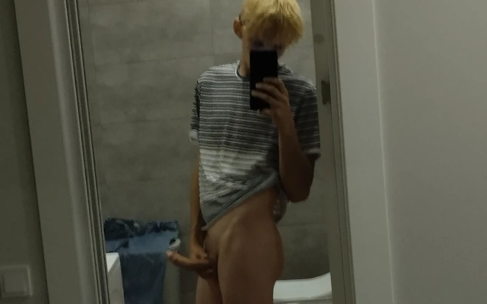 Lukexo: 在镜子前撸管我的鸡巴