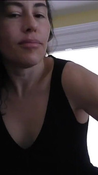 Üvey anne sana kendi yaramaz tarzıyla güvence veriyor