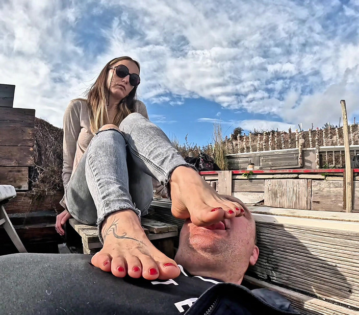 Mistressyammyboots: मेरे पैरों के नीचे शक्ति