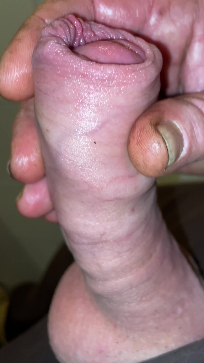 Foreskinguy: Ogromny nieobrzezny kutas szarpnięcia kończy się dużym wytryskiem