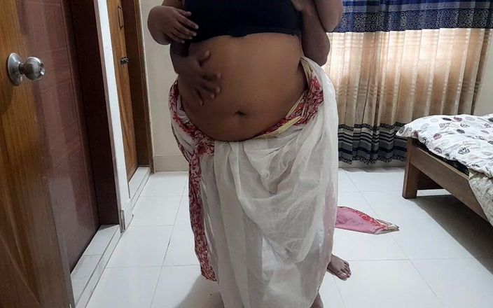 Aria Mia: 55-årig Tamil moster knullade hårt medan hon svepte huset