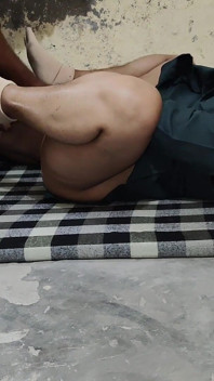 Seks cepat tegar di atas lantai