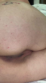 裸体放屁：多汁的屁股和在每一个位置眨眼菊花