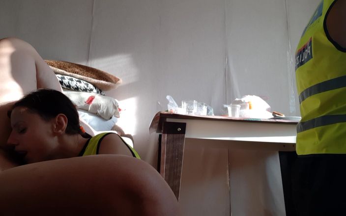 Lesbian-illusion: Sex în trei sexy cu lesbiene de poliție