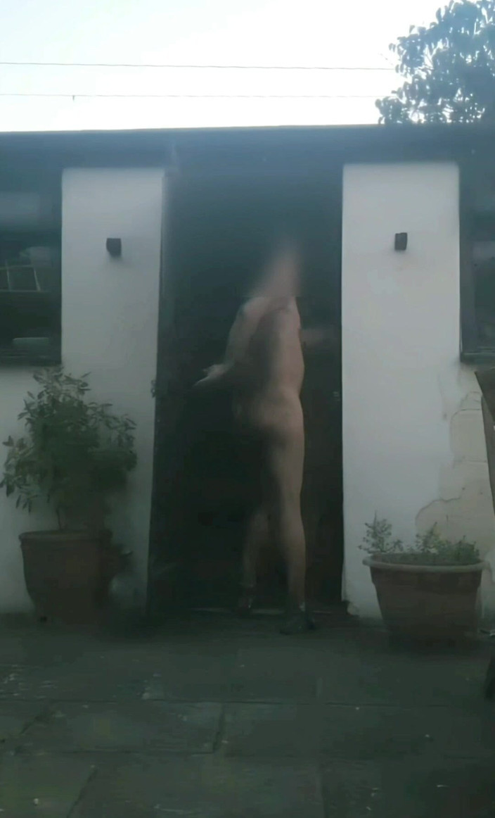 MaleModel: Naked Gardening