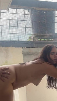 Je me suis montré à un inconnu dans la rue, je l’ai laissé toucher mes seins et me sucer partout