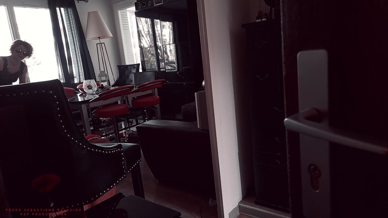 Karina S Palacios - Fredo Sebastieno Palacios: "La porte de mon voisin est ouverte !! Je la regarde...