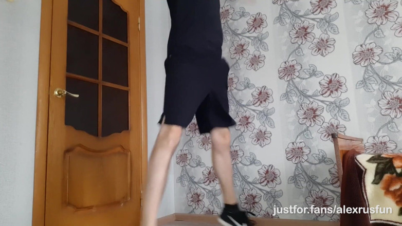 AlexRusFun: Teen teen-athlet wichst seinen großen schwanz während des trainings und...