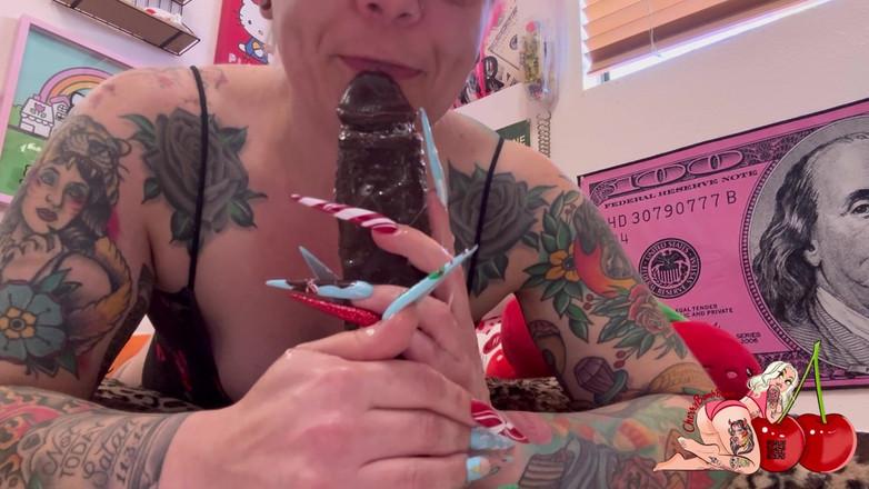 CherryBombBomb: Una troia amante dello sputo vuole solo strozzarci ed affondare...