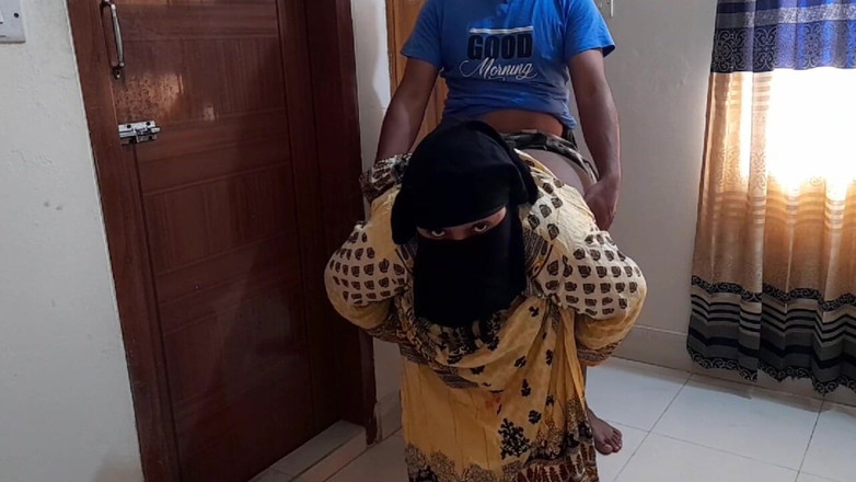 Aria Mia: Culo grosso musulmano e tette enormi