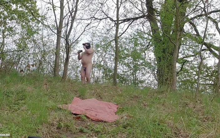 Samwieszkto84: Jag är riskabelt och naken ute