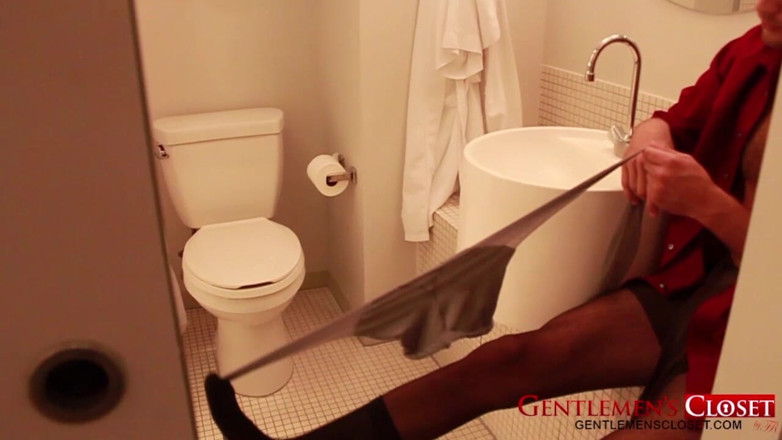 Gentlemen's Closet: Ryan - Business Traveler 02