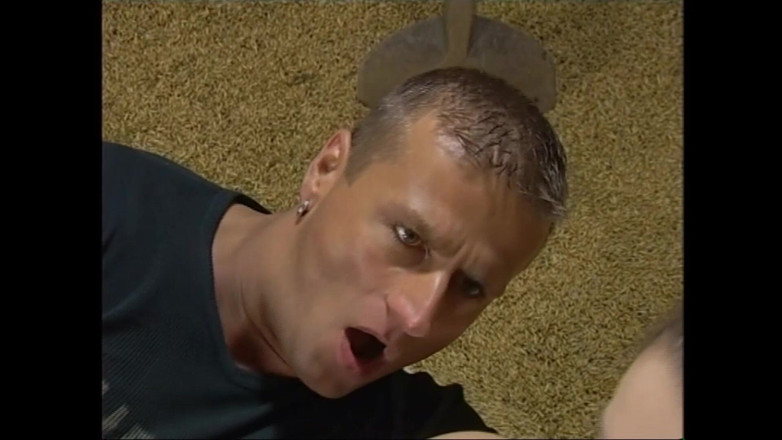 Muschi movie official: Krásná mladá nadržená byla spokojená, když sála velkého ptáka, než...