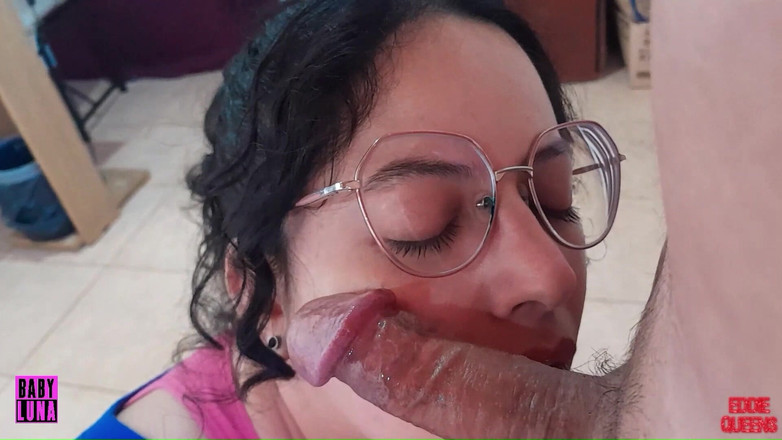 Babyluna939: Onu sadece yarağını koklamak ve tapmak için eve kadar takip...