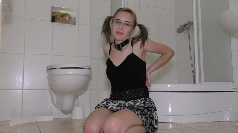 Anna Booty: Montando consolador y asfixiando