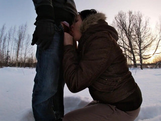 Hera Harding: Blowjob in the snow