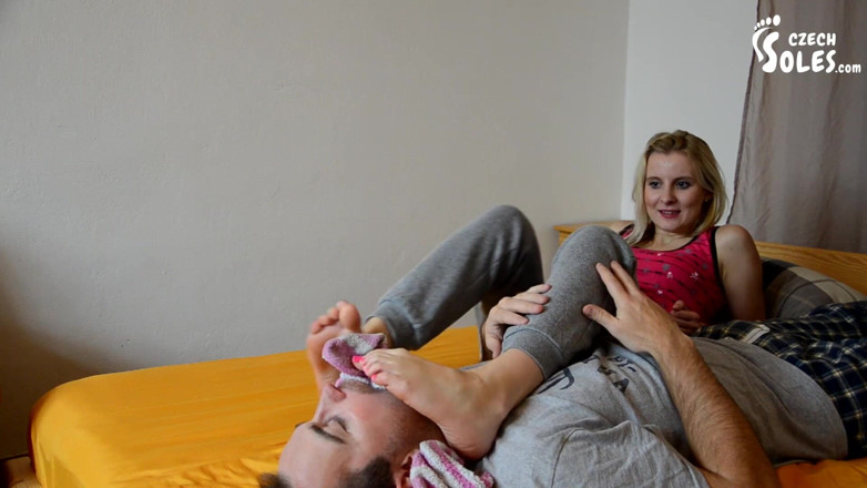 Czech Soles - foot fetish content: 좋은 아침, 내 냄새 나는 발
