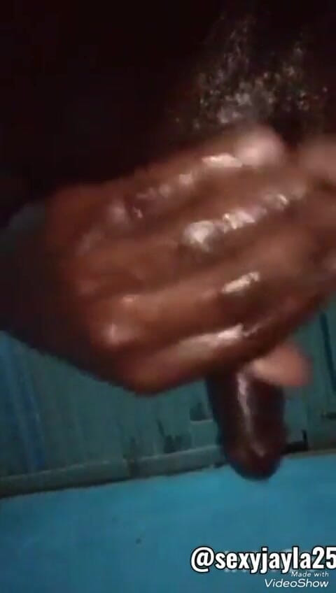 Sexyjayla254: Збуджена дупа грає з його великою чорною змащеною олією дупою