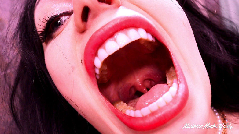 Goddess Misha Goldy: Những người khổng lồ thiếu hiểu biết sẽ bắt gặp...