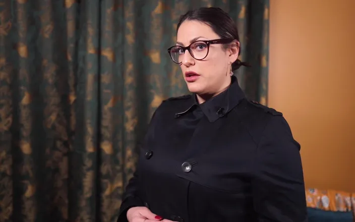Countess diamond: Obedient to My Trench Coat