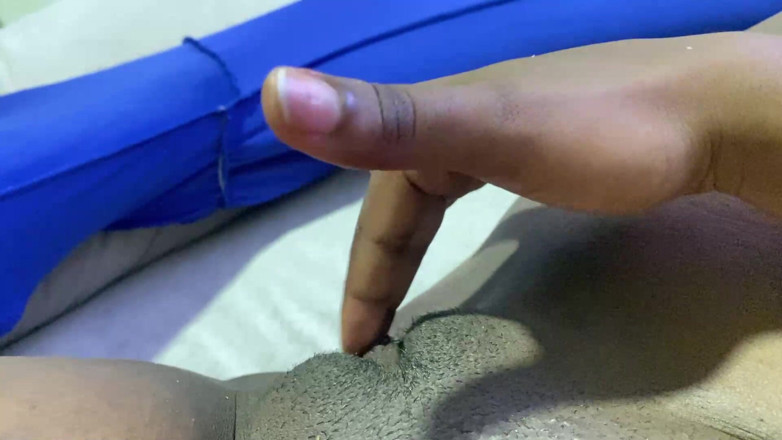 olivercastelistar: Mama vitregă se masturbează cu țâțele ei strâmte