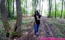 Wet Diana: 森の中で絶望的な女の子は、彼女のジーンでおしっこをするのに最適な場所を見つけます